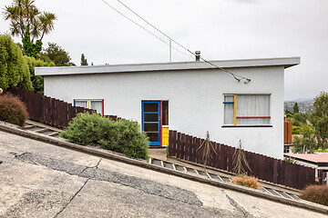 Image showing a house at the very steep Baldwin Road