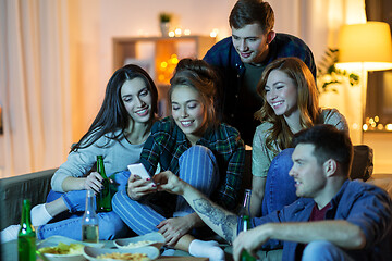 Image showing friends with smartphone watching tv at home