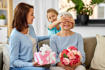 Image showing mother and daughter greeting grandmother at home