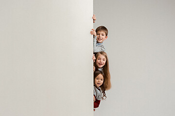 Image showing Banner with a surprised children peeking at the edge