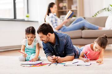 Image showing father with little daughters drawing at home