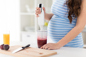 Image showing pregnant woman with blender making smoothie drink