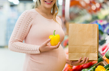 Image showing pregnant woman buying vegetables at grocery store