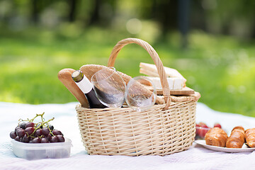 Image showing picnic basket, food and wine at summer park