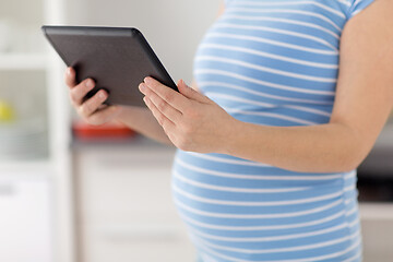 Image showing close up of pregnant woman with tablet computer