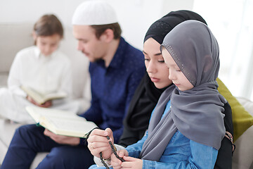 Image showing muslim family reading Quran and praying at home