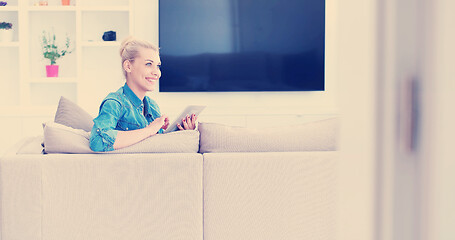 Image showing woman on sofa using tablet computer