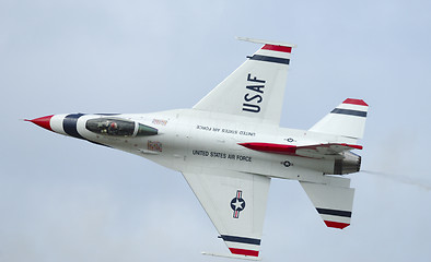 Image showing F-16 solo of Thunderbirds 