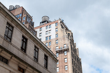 Image showing typical water tank on the roof of a building in New York City