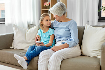 Image showing grandmother and granddaughter with smartphone