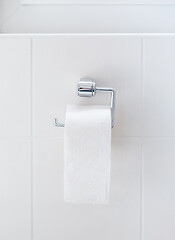 Image showing Last toilet paper roll hanging on the holder