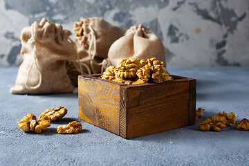 Image showing walnuts