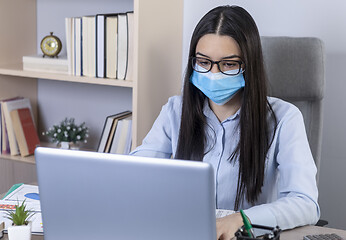 Image showing Businesswoman working during the coronavirus pandemic