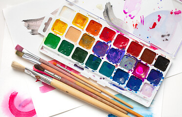 Image showing watercolor package and brushes