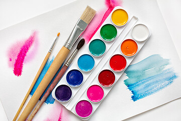 Image showing watercolor package and brushes