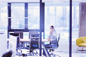 Image showing Businesswoman using tablet