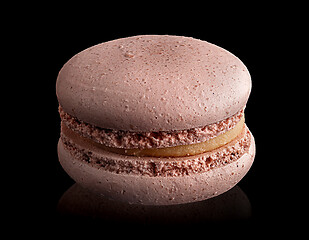 Image showing Single beige macaroon angled view