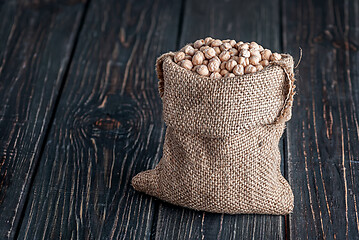 Image showing Sack of chickpeas stands on desk