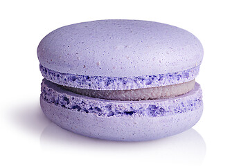 Image showing One purple macaroon front view