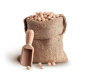 Image showing Sack with chickpeas and wooden scoop