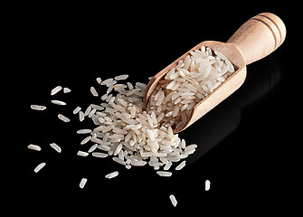 Image showing White rice in wooden scoop