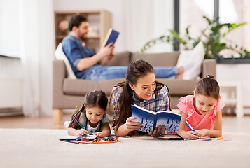 Image showing mother with little daughters drawing at home