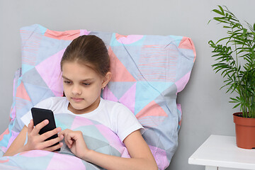 Image showing Girl dialing an email in a mobile phone