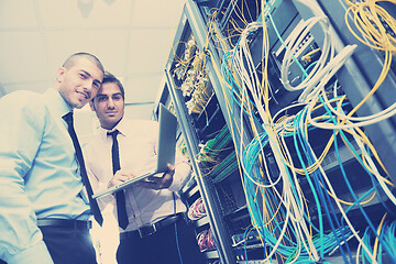 Image showing it enineers in network server room