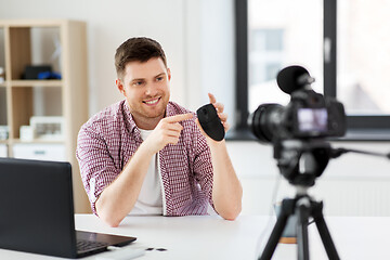 Image showing video blogger with computer mouse videoblogging