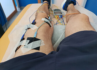 Image showing Electrostimulation of the quadriceps as a physiotherapy therapy 