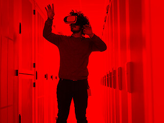 Image showing IT engeneer using virtual reality headset