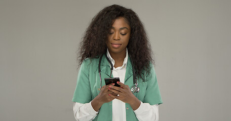 Image showing Black medical practitioner using smartphone