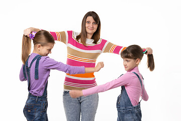 Image showing Mom opens the fighting daughters, and with big eyes looked into the frame