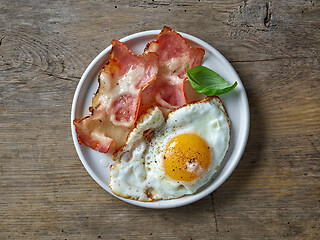 Image showing plate of fried egg and bacon