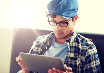 Image showing man with tablet pc sitting at cafe table