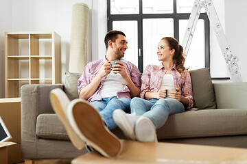 Image showing happy couple drinking coffee moving to new home