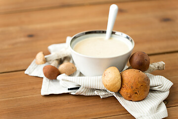 Image showing mushroom cream soup in bowl on cutting board