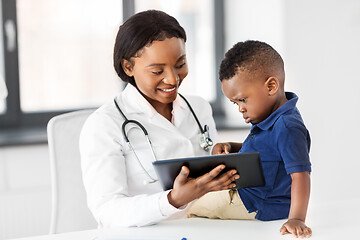 Image showing doctor showing tablet pc to baby patient at clinic