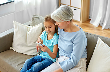 Image showing grandmother and granddaughter with smartphone