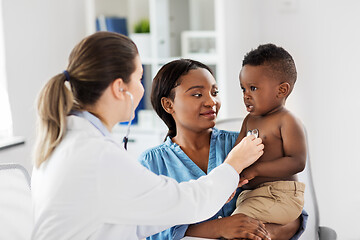 Image showing doctor with stethoscope listening baby at clinic