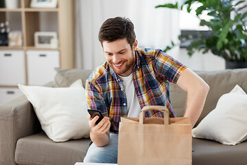 Image showing man using smartphone for food delivery