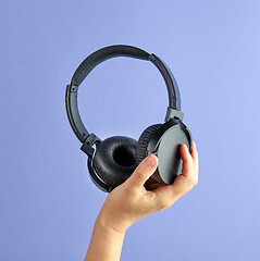 Image showing Black wireless headphones