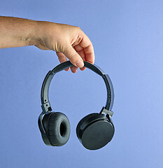 Image showing Black wireless headphones