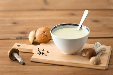 Image showing mushroom cream soup in bowl on cutting board