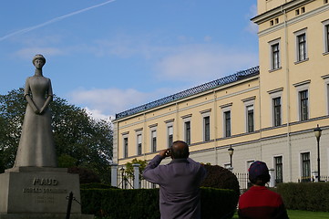 Image showing Queen Maud outside the royal palace in Oslo.