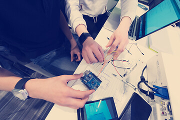 Image showing it students in computer science classroom