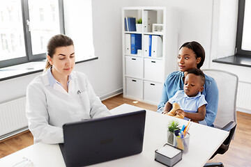 Image showing mother with baby and doctor with laptop at clinic