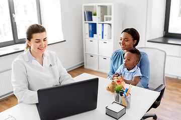 Image showing mother with baby and doctor with laptop at clinic