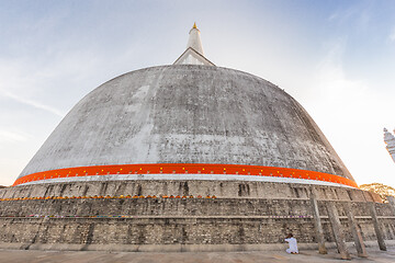 Image showing Buddhist praying at Ruwanwelisaya stupa, in Anuradhapura historical park, Sri Lanka.