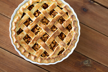 Image showing close up of apple pie in mold on wooden table